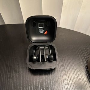 Powerbeats Pro Totally Wireless & High-Performance Bluetooth Earphones Black
